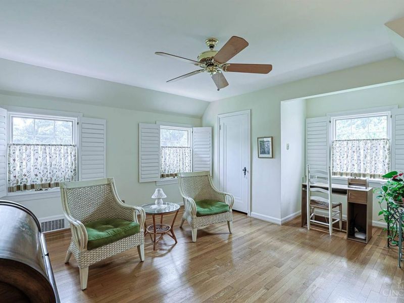 402 W Cliff Lane, Cincinnati, OH 45220 Photo 27