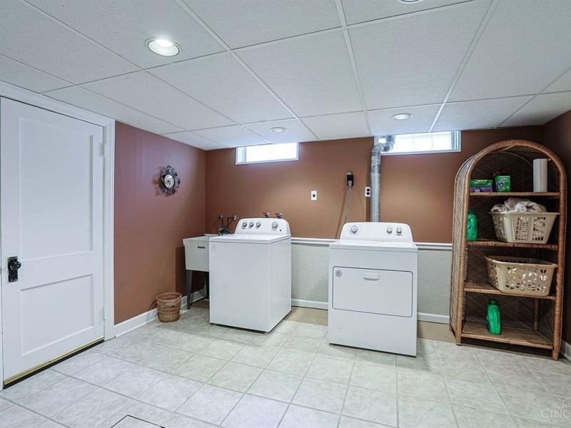 402 W Cliff Lane, Cincinnati, OH 45220 Photo 36