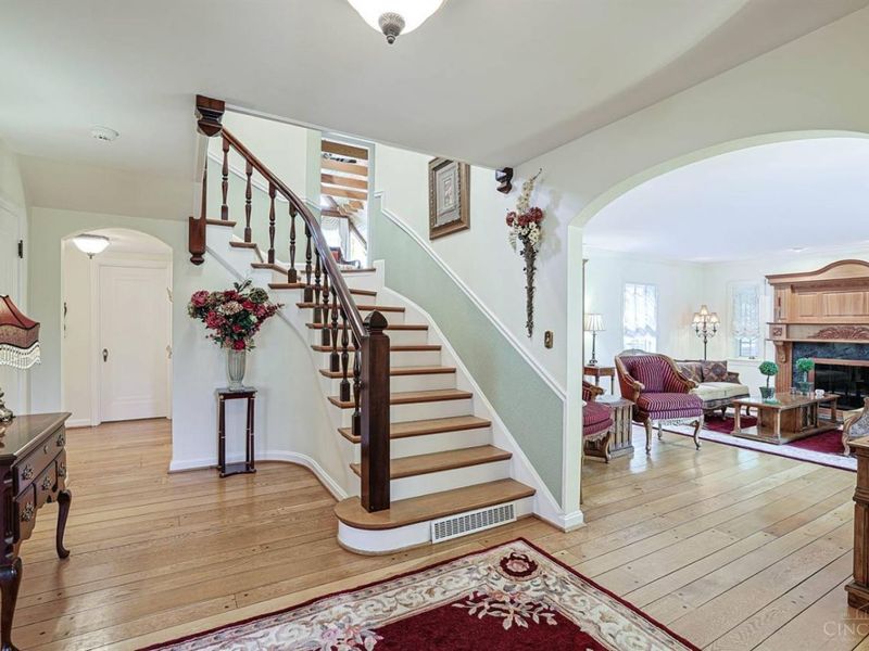 402 W Cliff Lane, Cincinnati, OH 45220 Photo 4