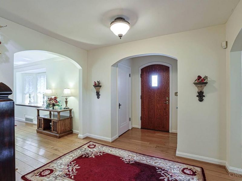 402 W Cliff Lane, Cincinnati, OH 45220 Photo 5
