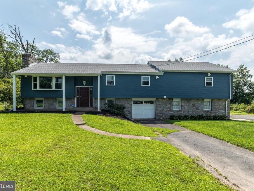 402 N Layfield Road, Perkiomenville, PA 18074 Main Photo