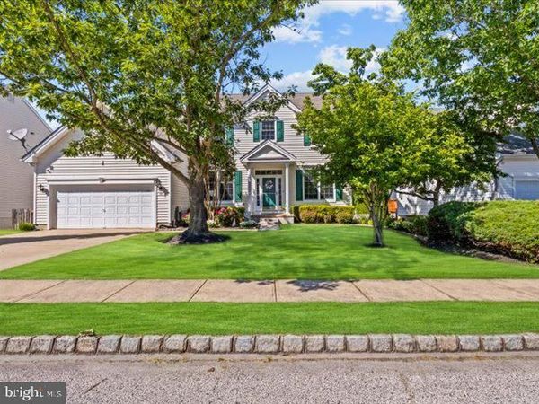 12 WHITFORD DRIVE, BURLINGTON, NJ 08016