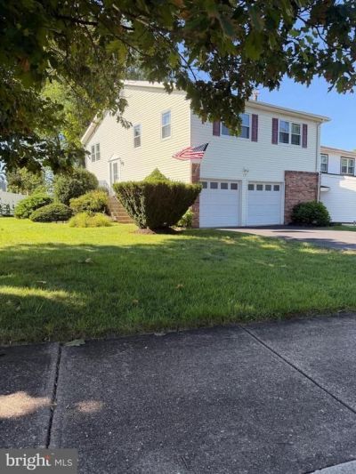 131 CHESAPEAKE DRIVE, NEWTOWN, PA 18940