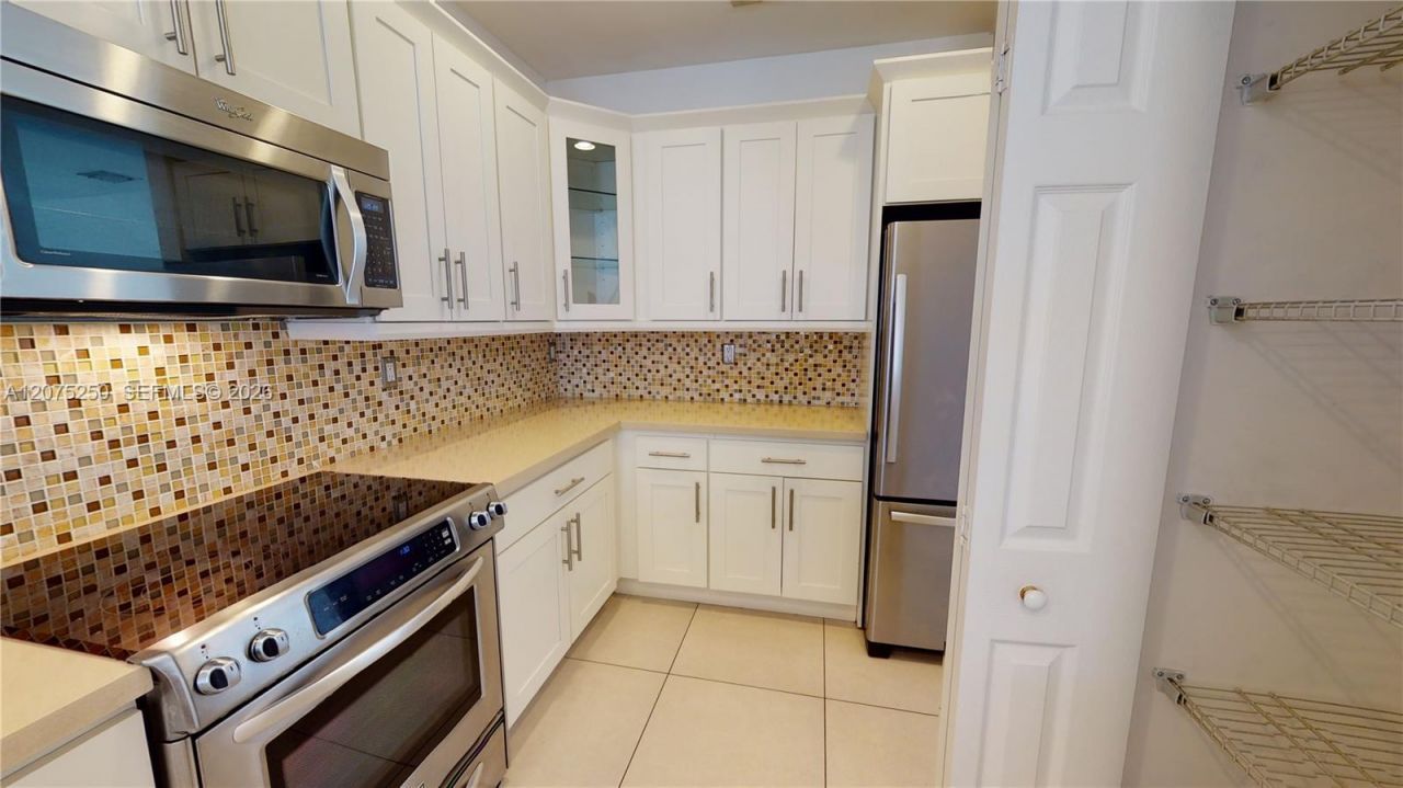 10428 NW 61st St , Doral, FL 33178 Photo
