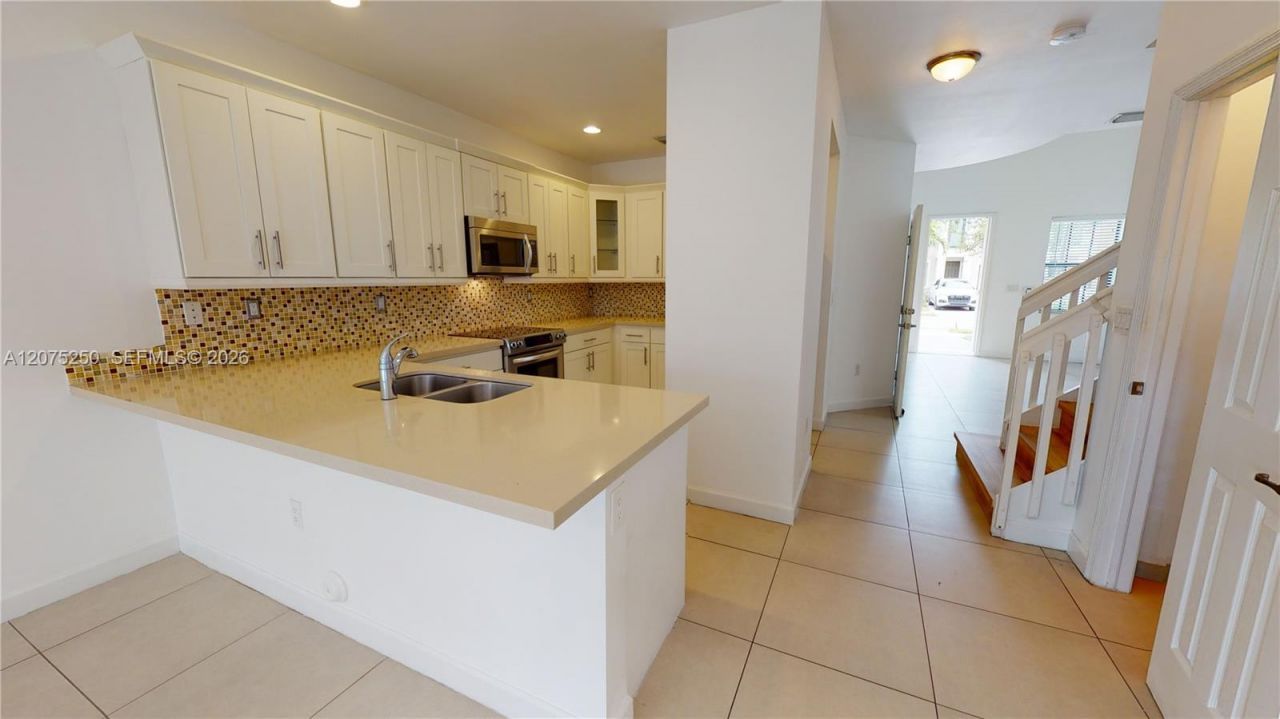 10428 NW 61st St , Doral, FL 33178 Photo