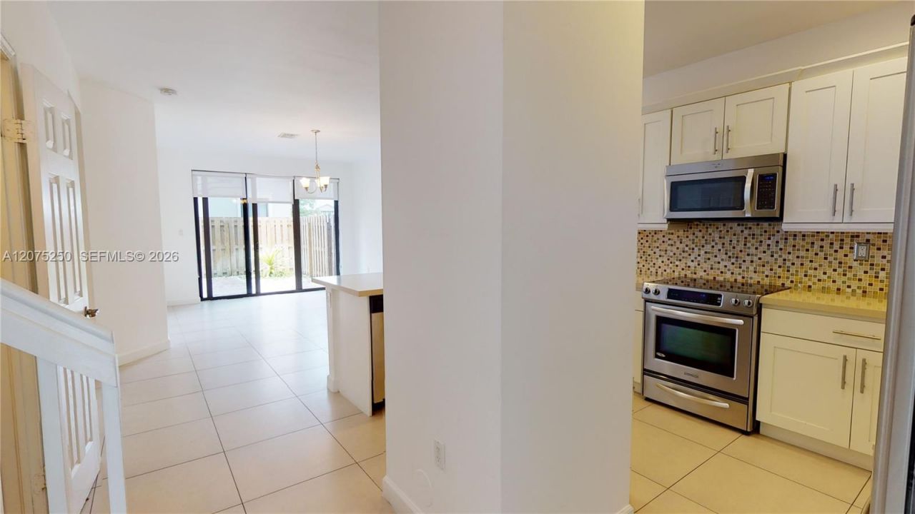 10428 NW 61st St , Doral, FL 33178 Photo