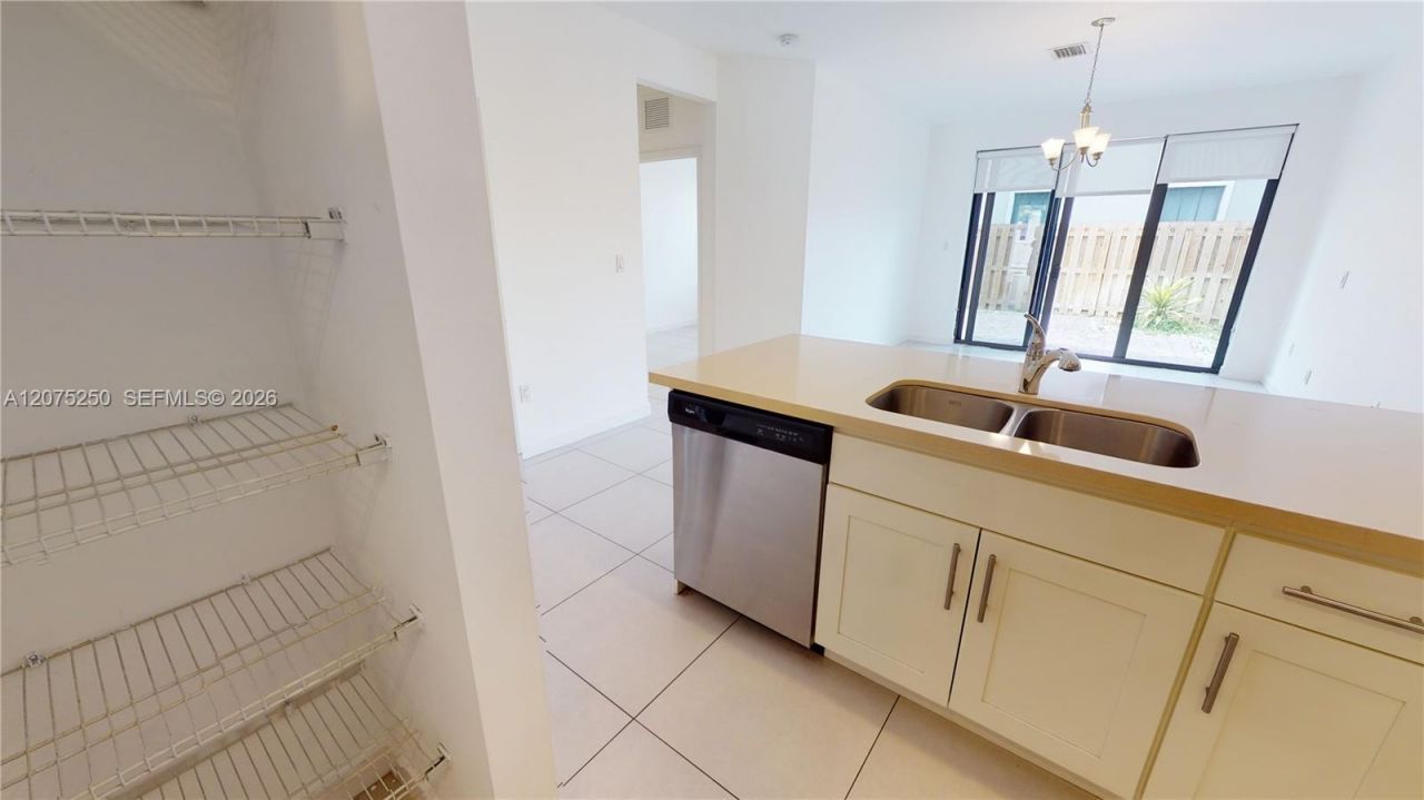 10428 NW 61st St , Doral, FL 33178 Photo