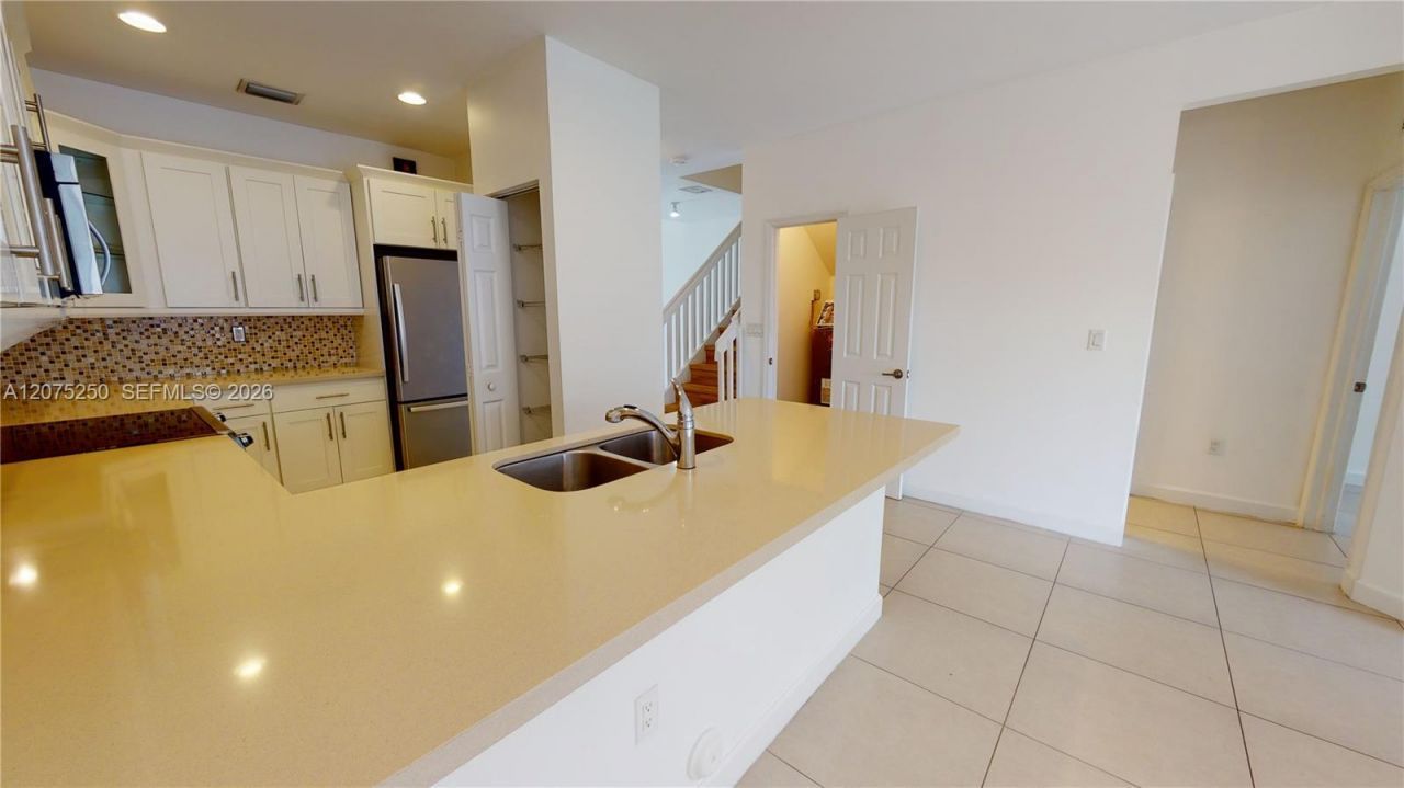 10428 NW 61st St , Doral, FL 33178 Photo