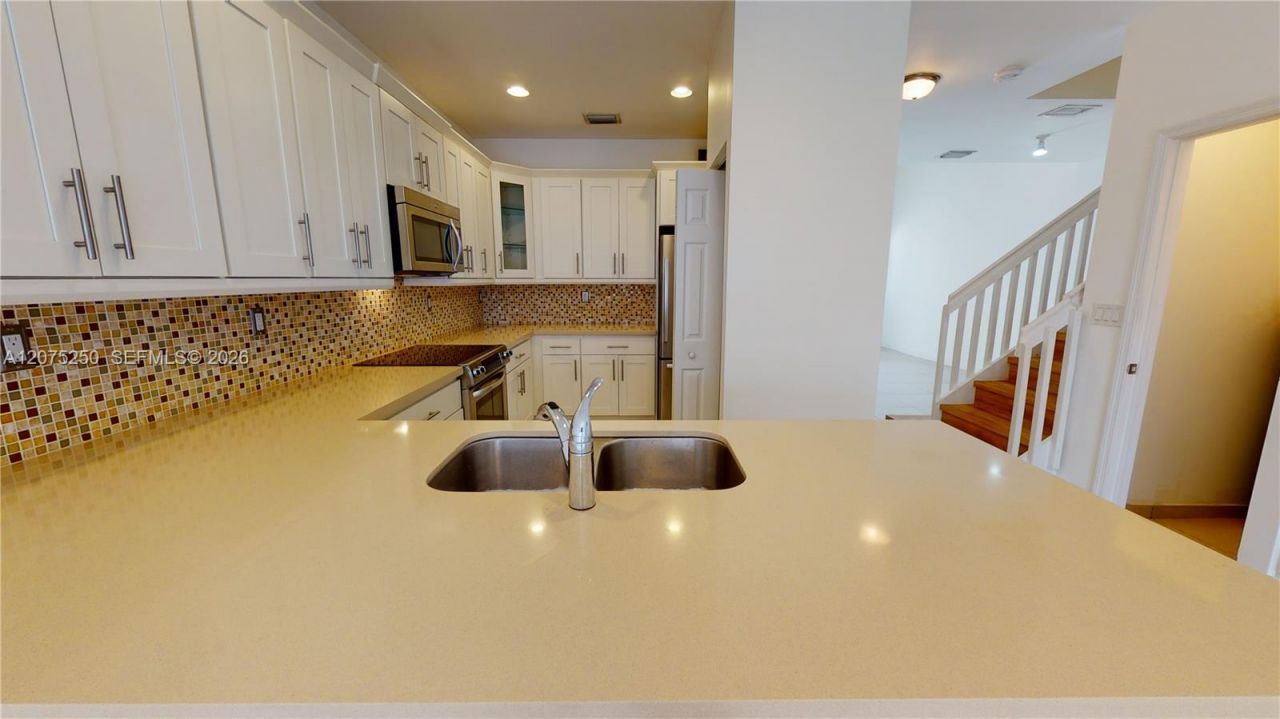 10428 NW 61st St , Doral, FL 33178 Photo