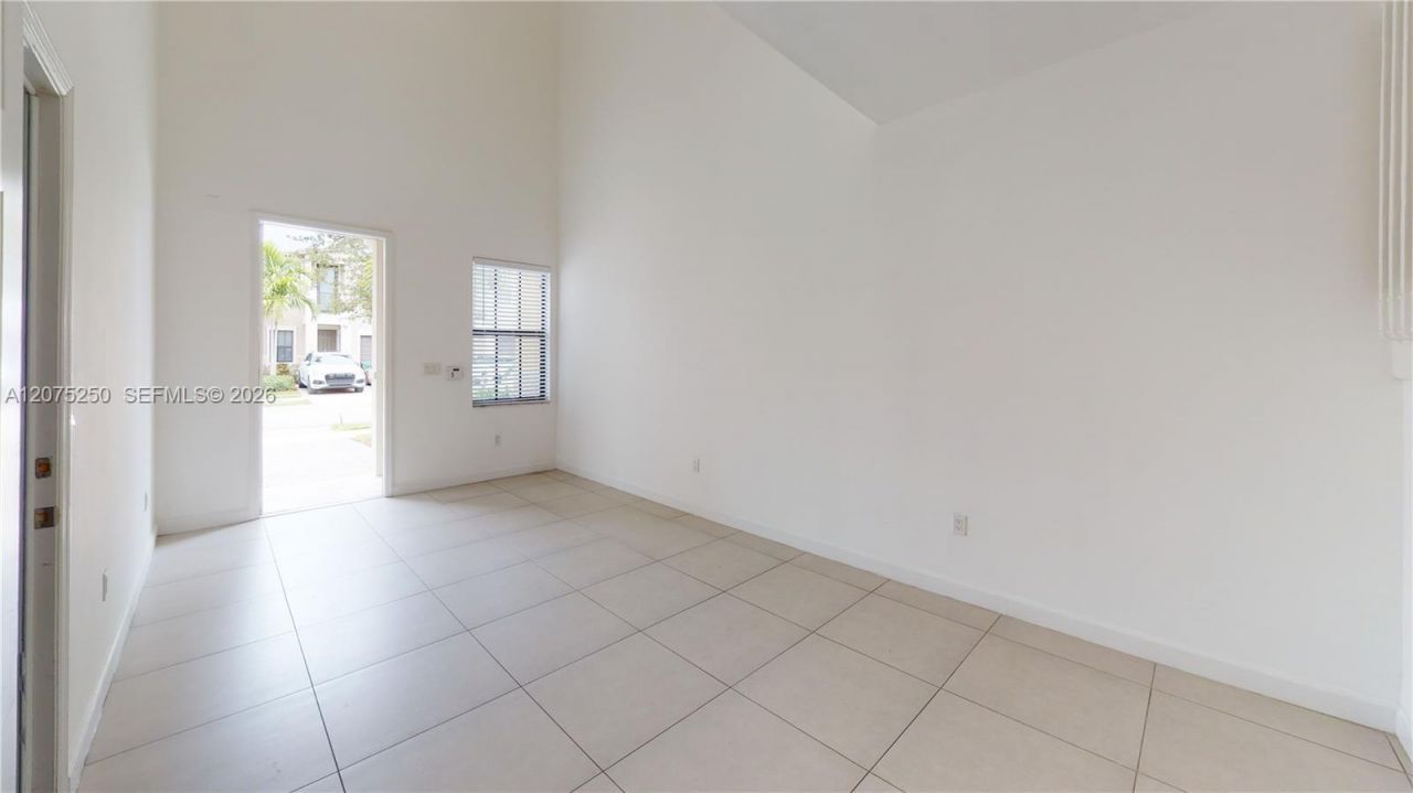 10428 NW 61st St , Doral, FL 33178 Photo