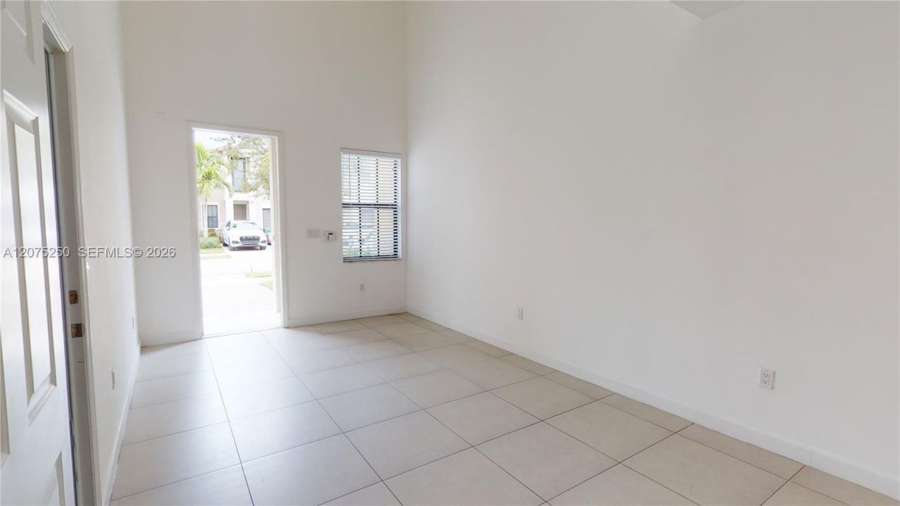 10428 NW 61st St , Doral, FL 33178 Photo
