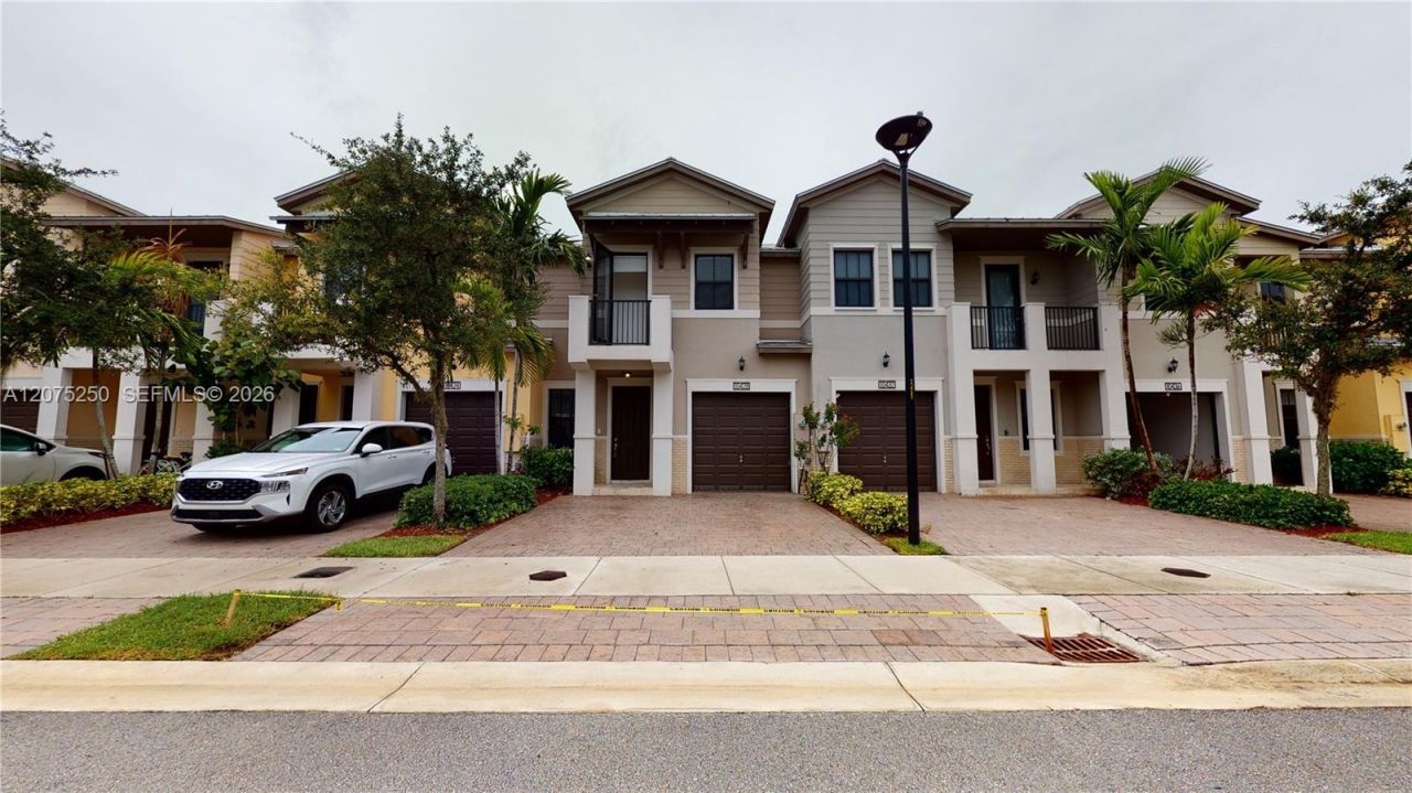 10428 NW 61st St , Doral, FL 33178 Photo