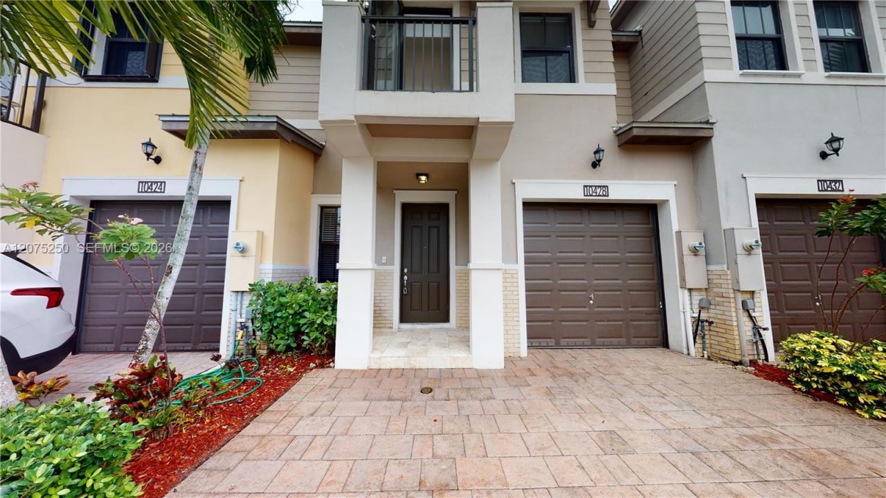 10428 NW 61st St , Doral, FL 33178 Photo
