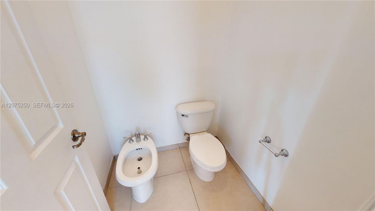 10428 NW 61st St , Doral, FL 33178 Photo