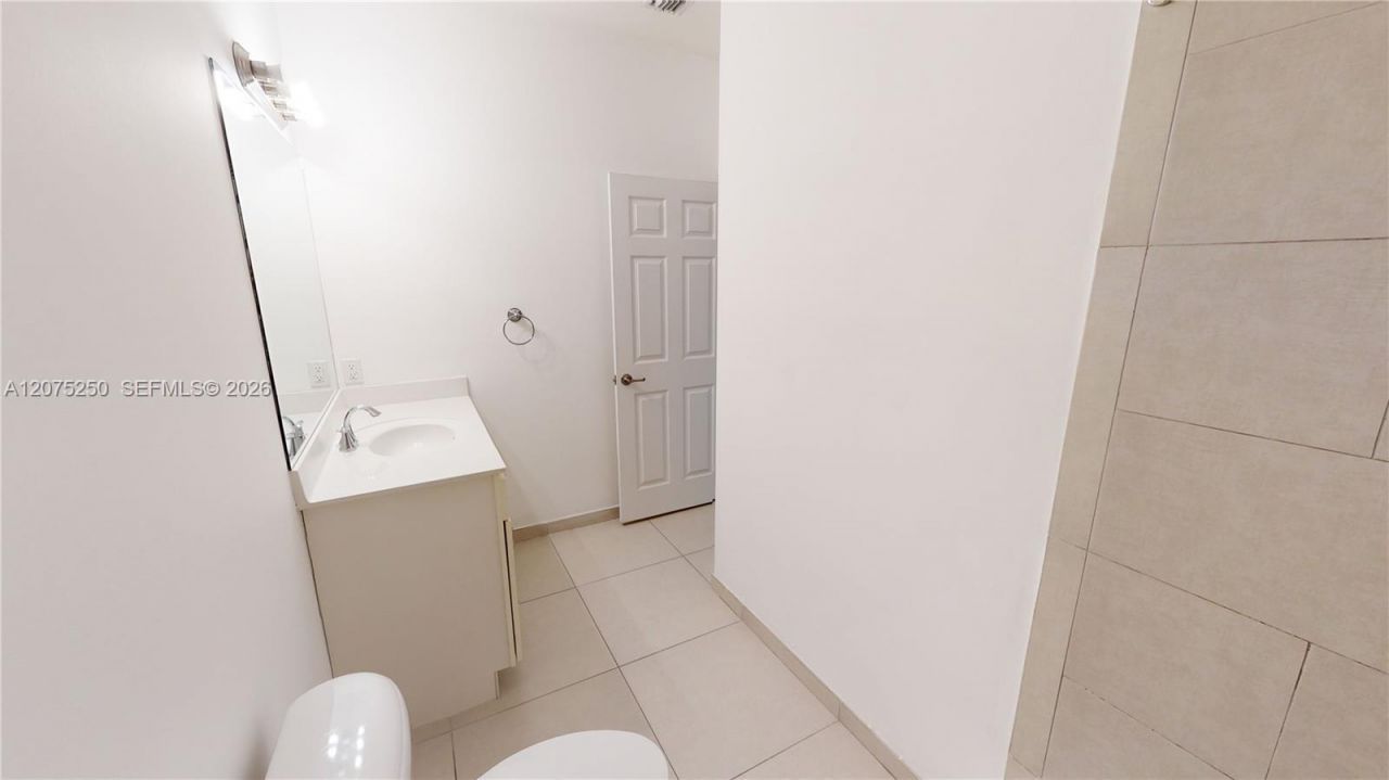10428 NW 61st St , Doral, FL 33178 Photo