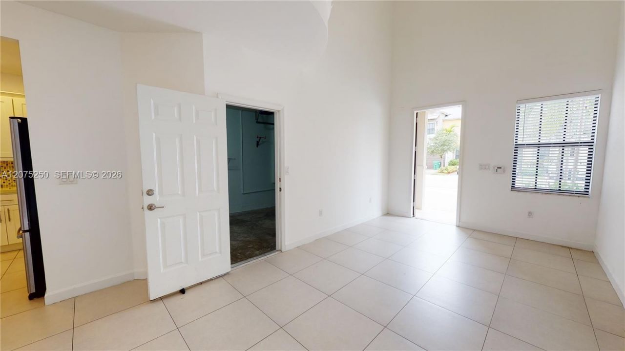 10428 NW 61st St , Doral, FL 33178 Photo
