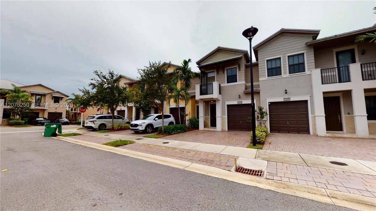 10428 NW 61st St , Doral, FL 33178 Photo