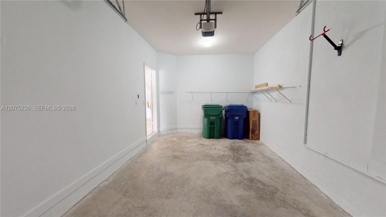 10428 NW 61st St , Doral, FL 33178 Photo