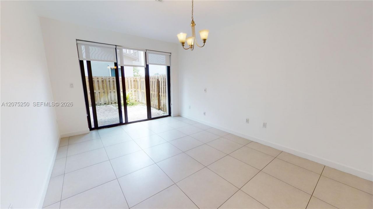 10428 NW 61st St , Doral, FL 33178 Photo