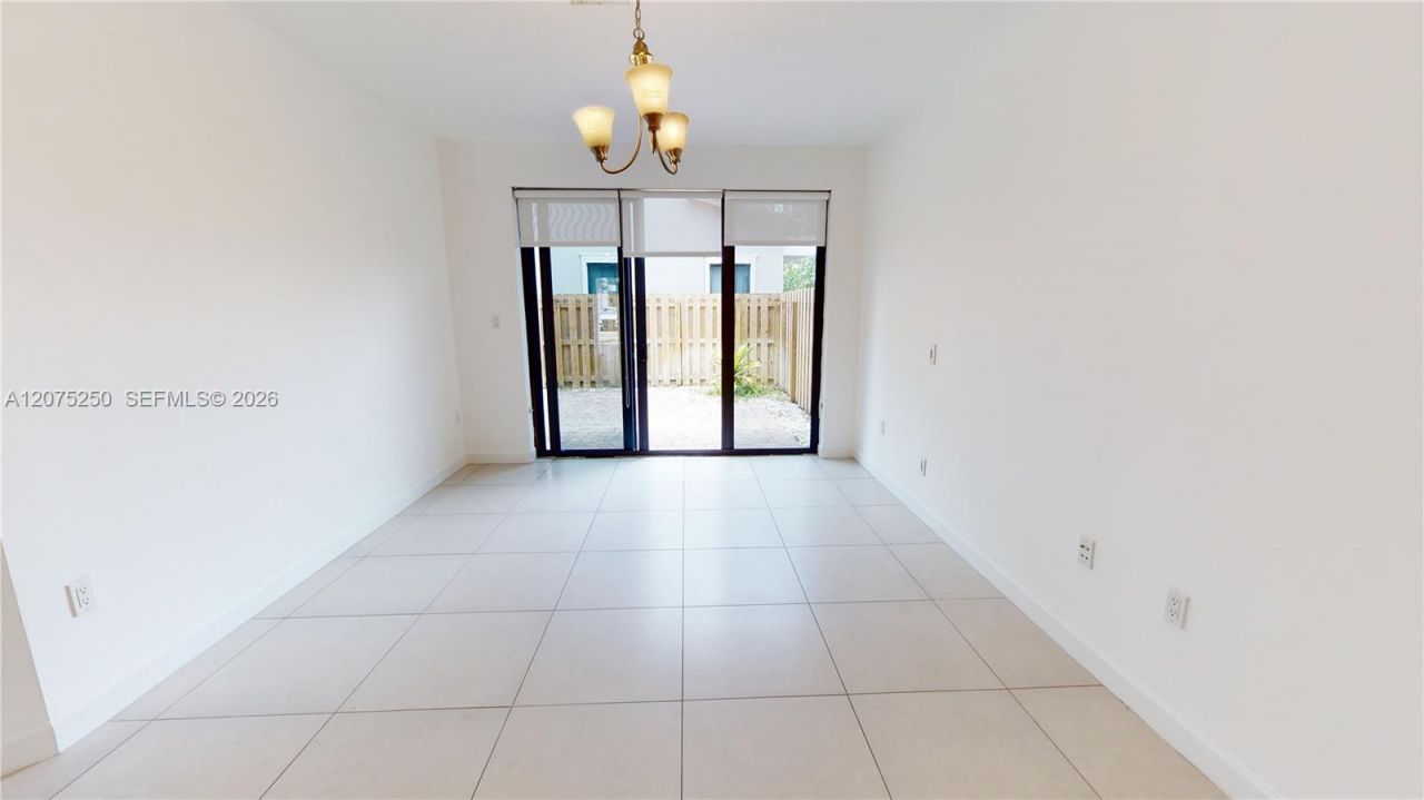 10428 NW 61st St , Doral, FL 33178 Photo