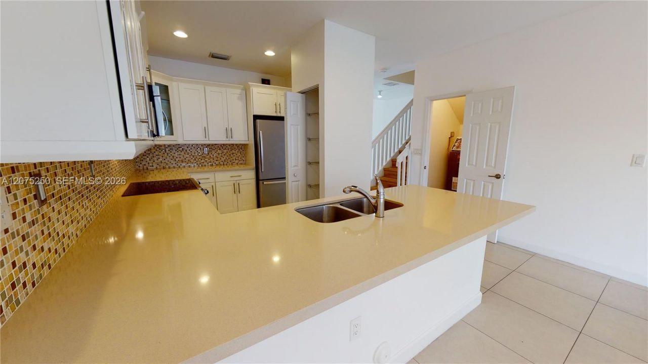 10428 NW 61st St , Doral, FL 33178 Photo