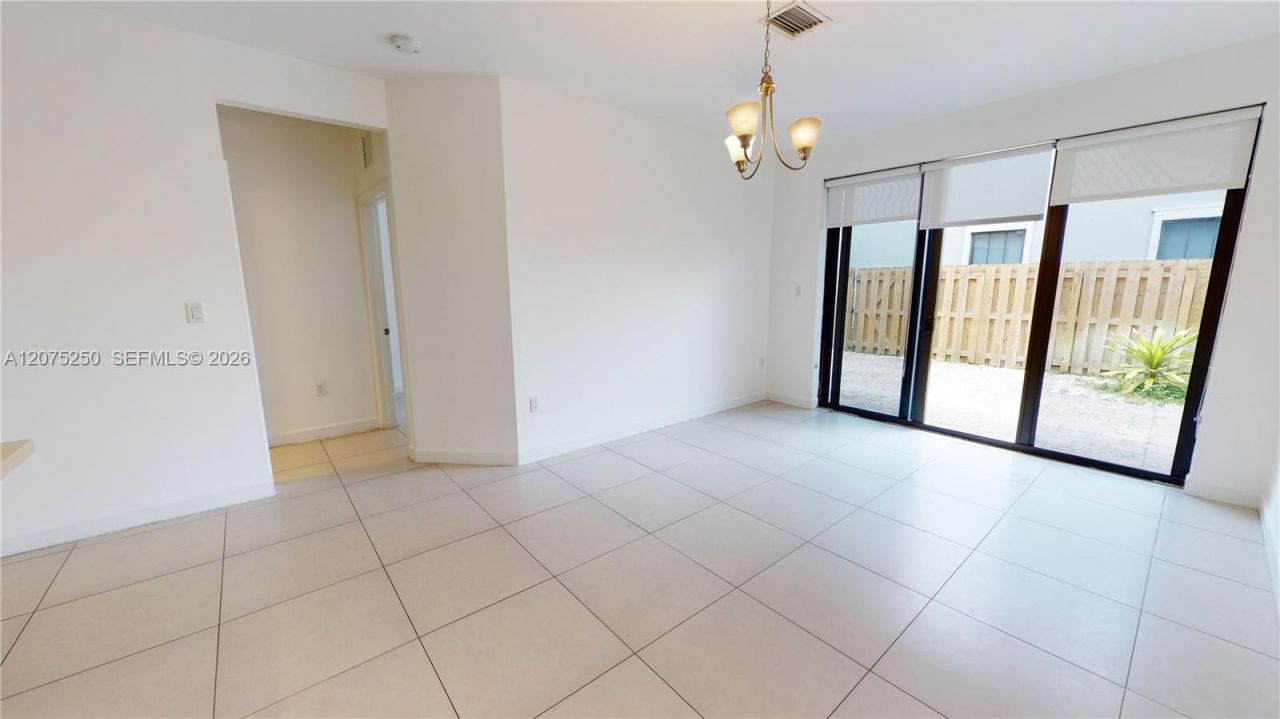 10428 NW 61st St , Doral, FL 33178 Photo