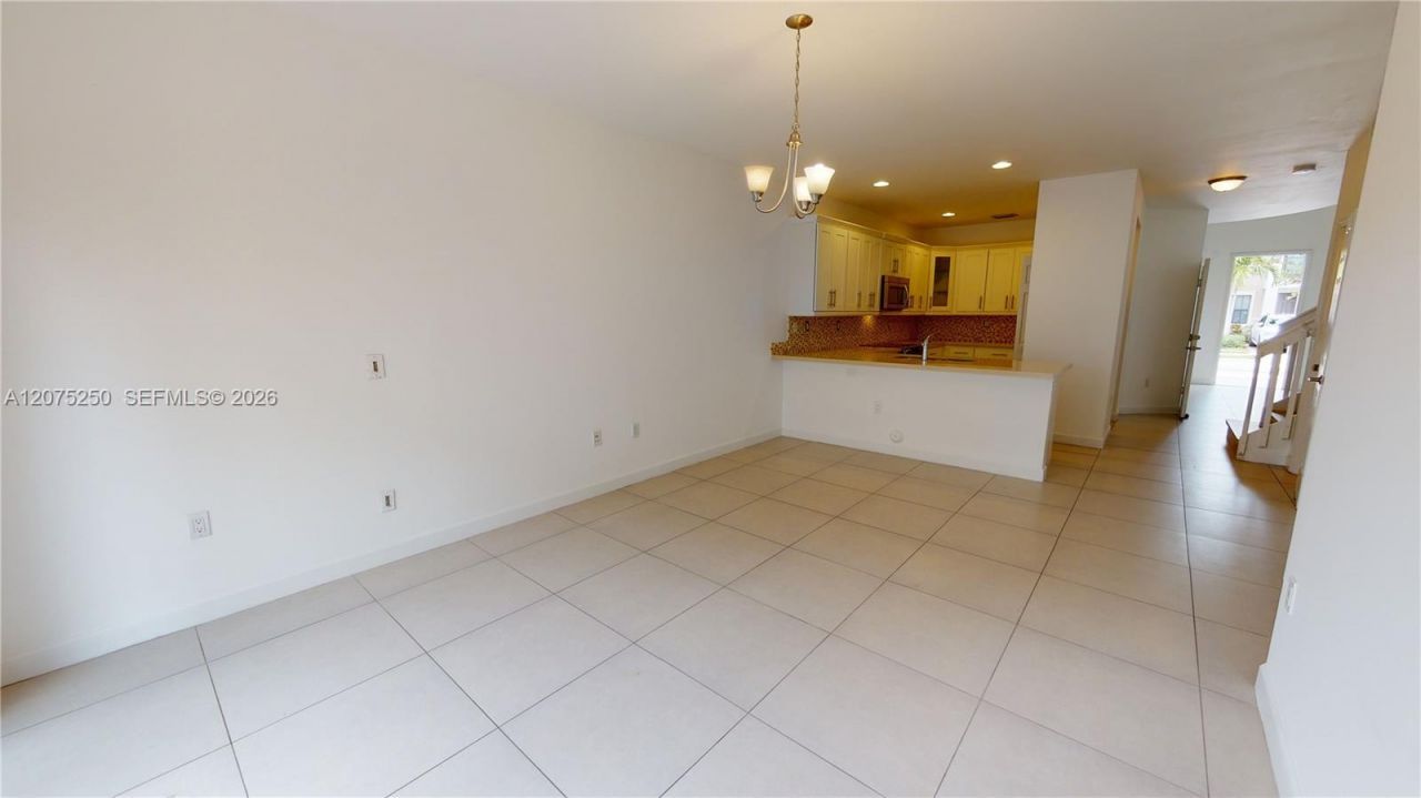 10428 NW 61st St , Doral, FL 33178 Photo