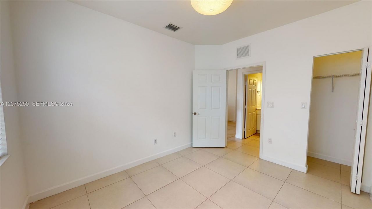 10428 NW 61st St , Doral, FL 33178 Photo
