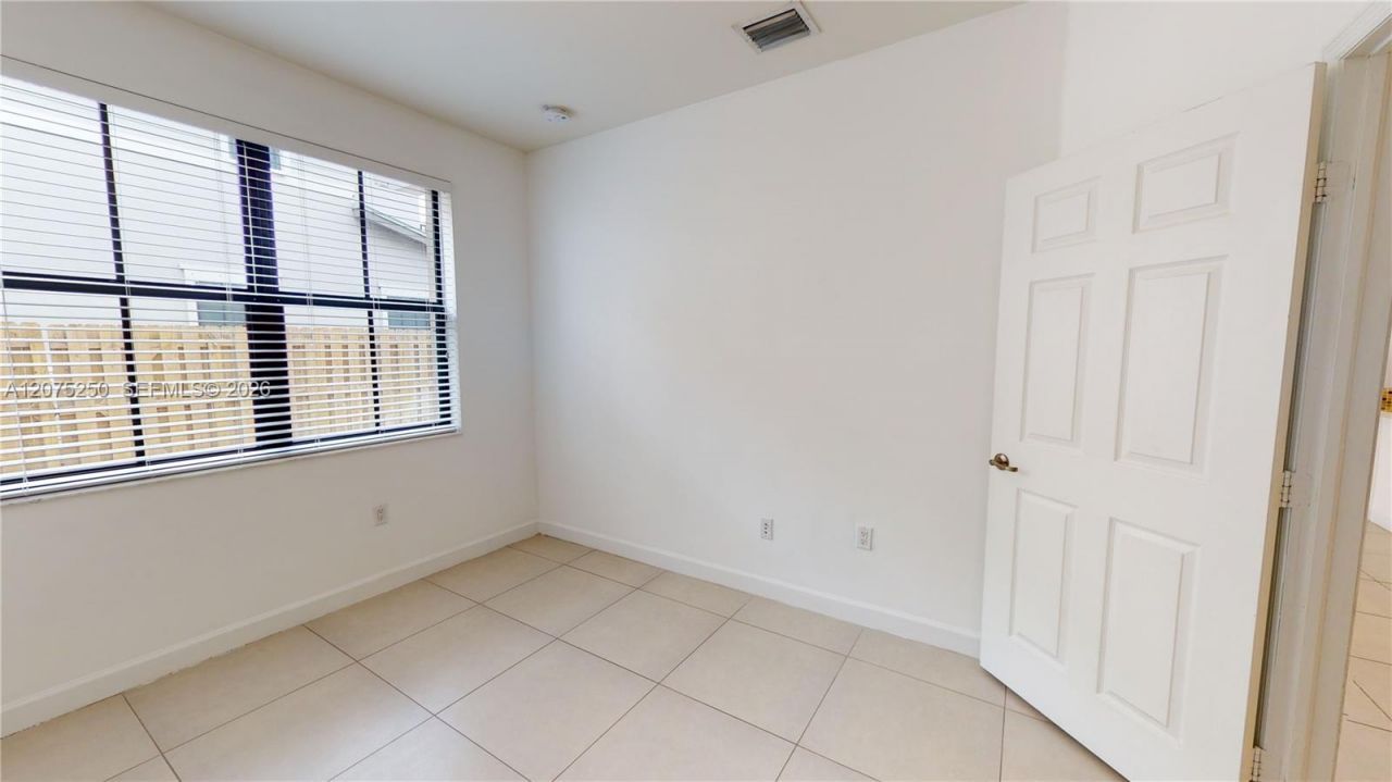 10428 NW 61st St , Doral, FL 33178 Photo