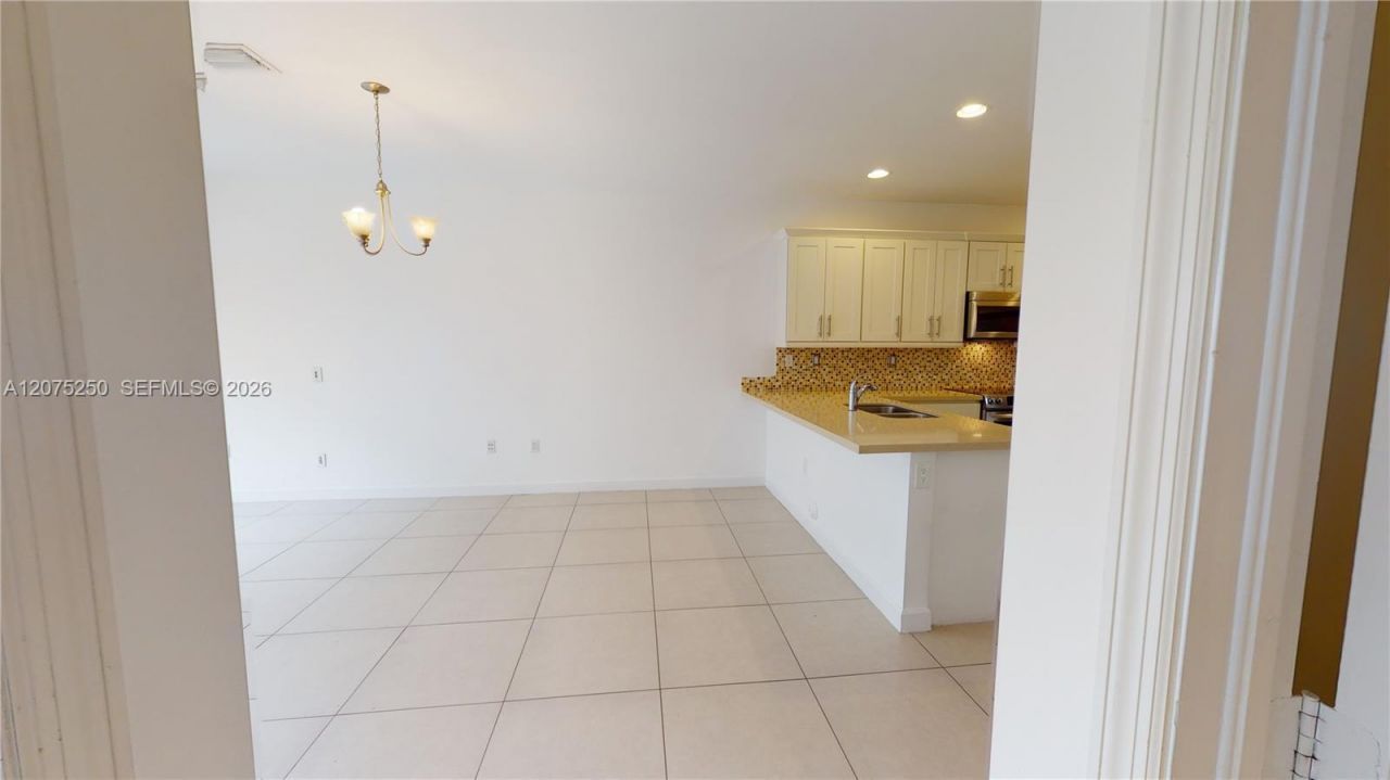10428 NW 61st St , Doral, FL 33178 Photo