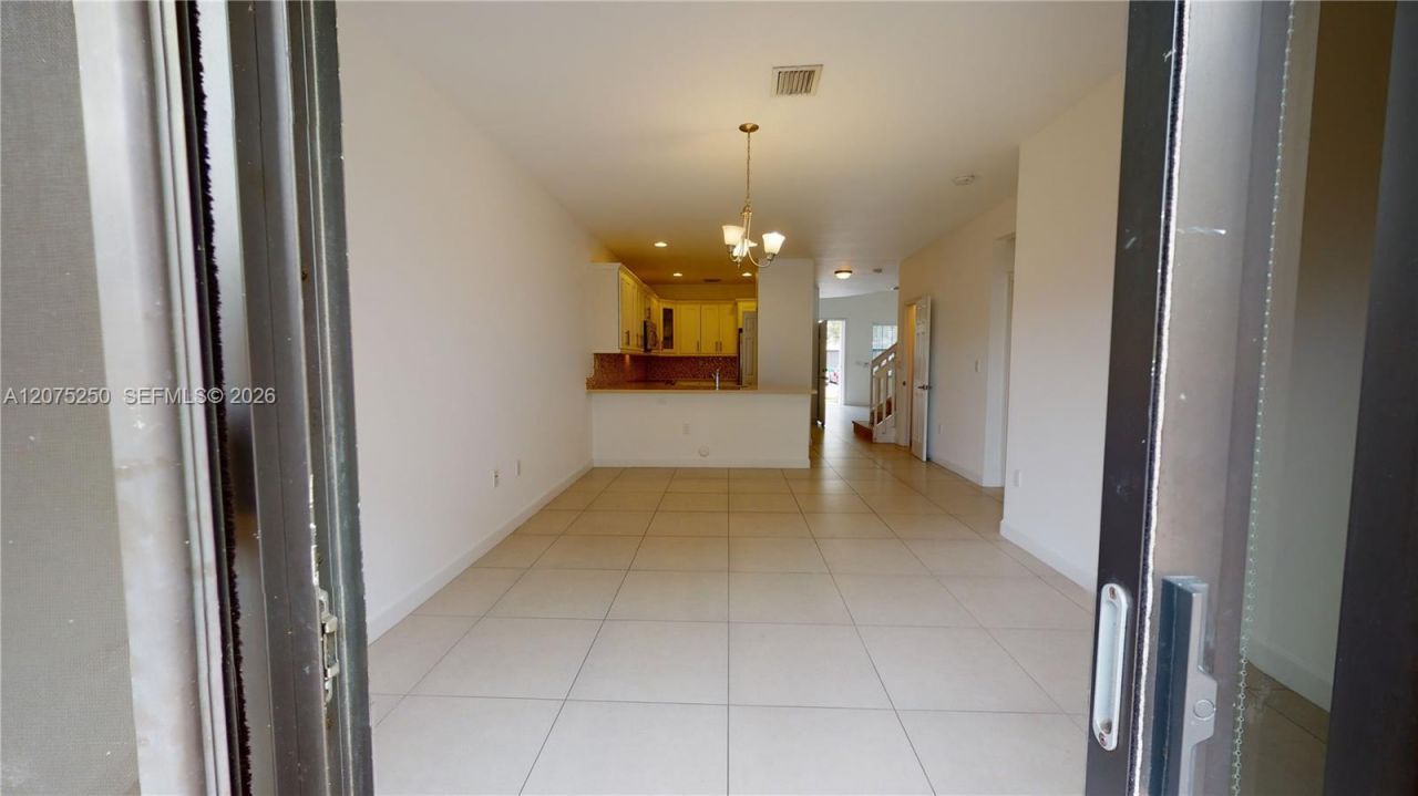 10428 NW 61st St , Doral, FL 33178 Photo