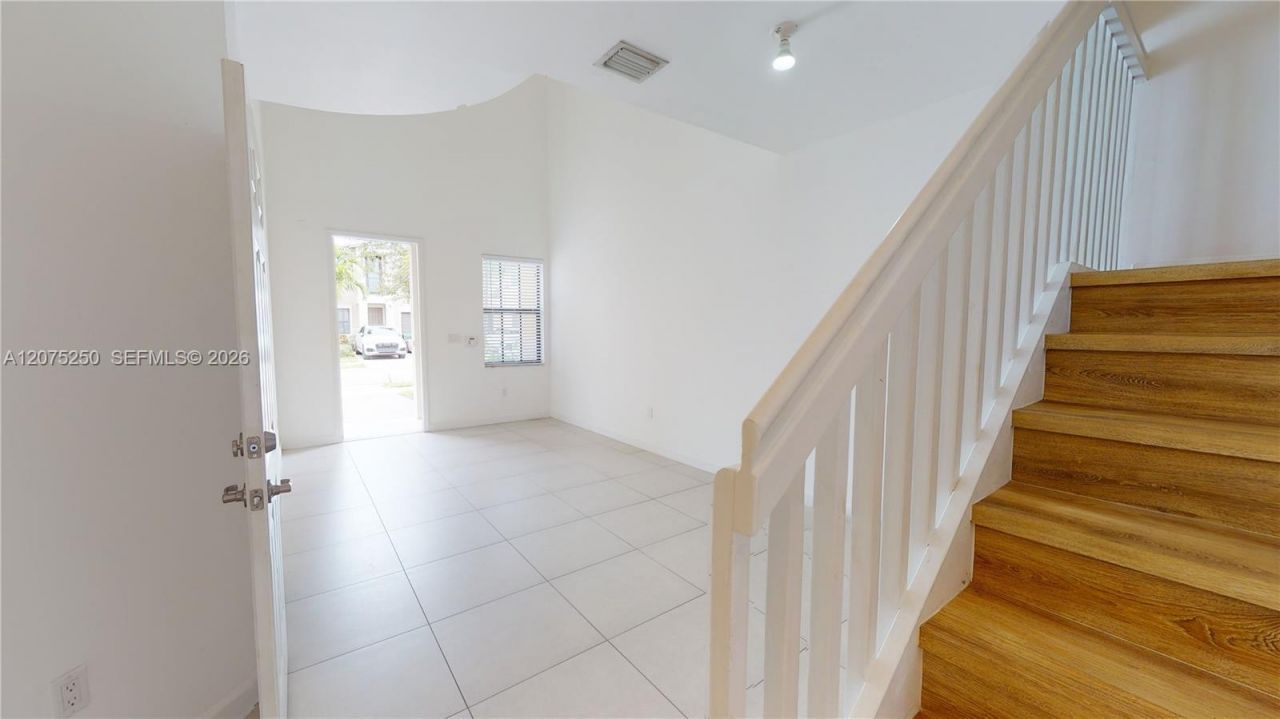 10428 NW 61st St , Doral, FL 33178 Photo