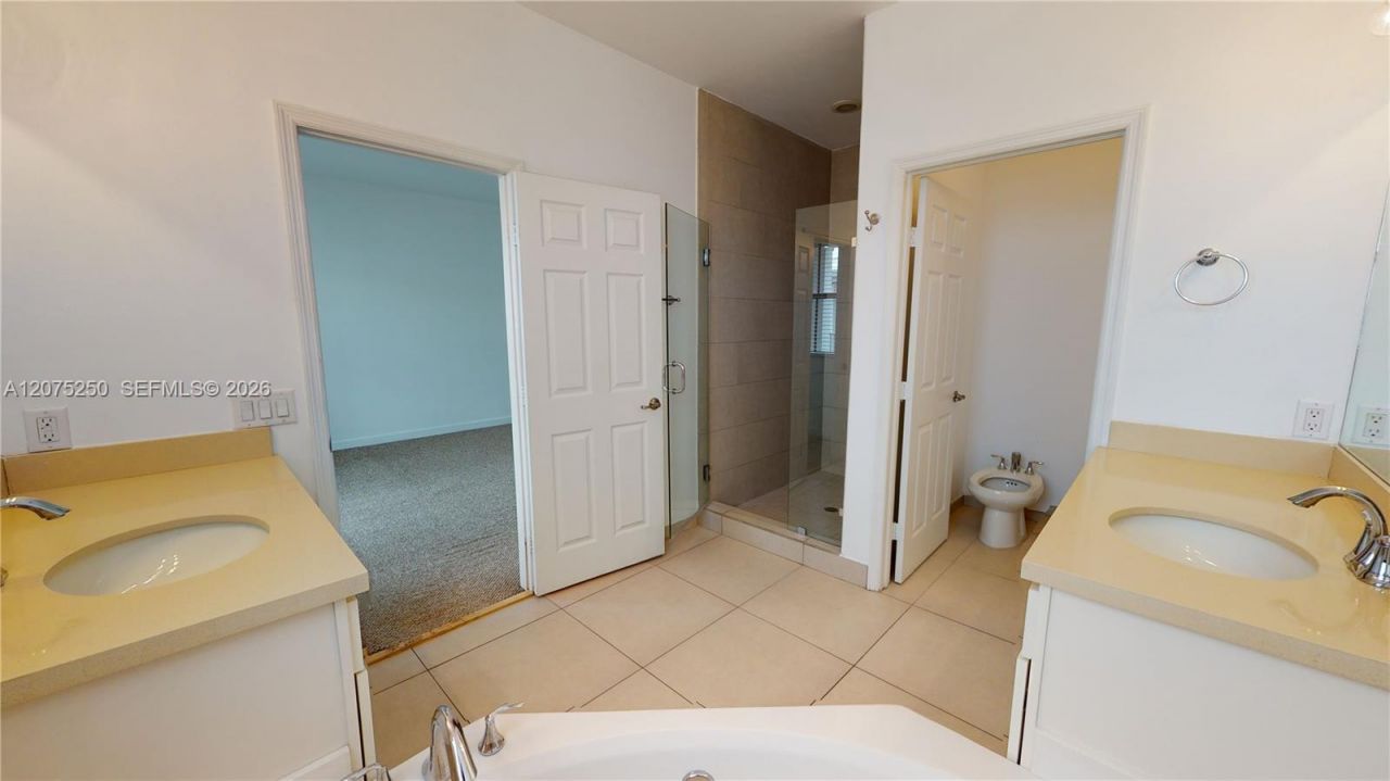 10428 NW 61st St , Doral, FL 33178 Photo