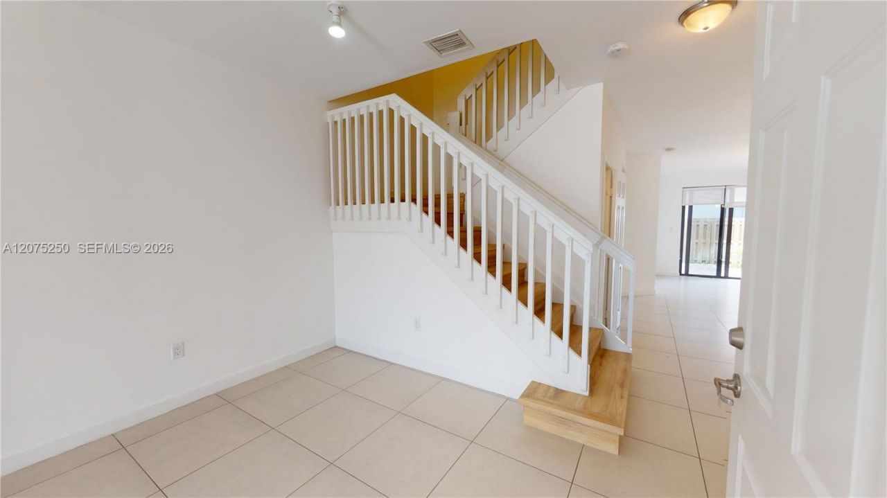 10428 NW 61st St , Doral, FL 33178 Photo