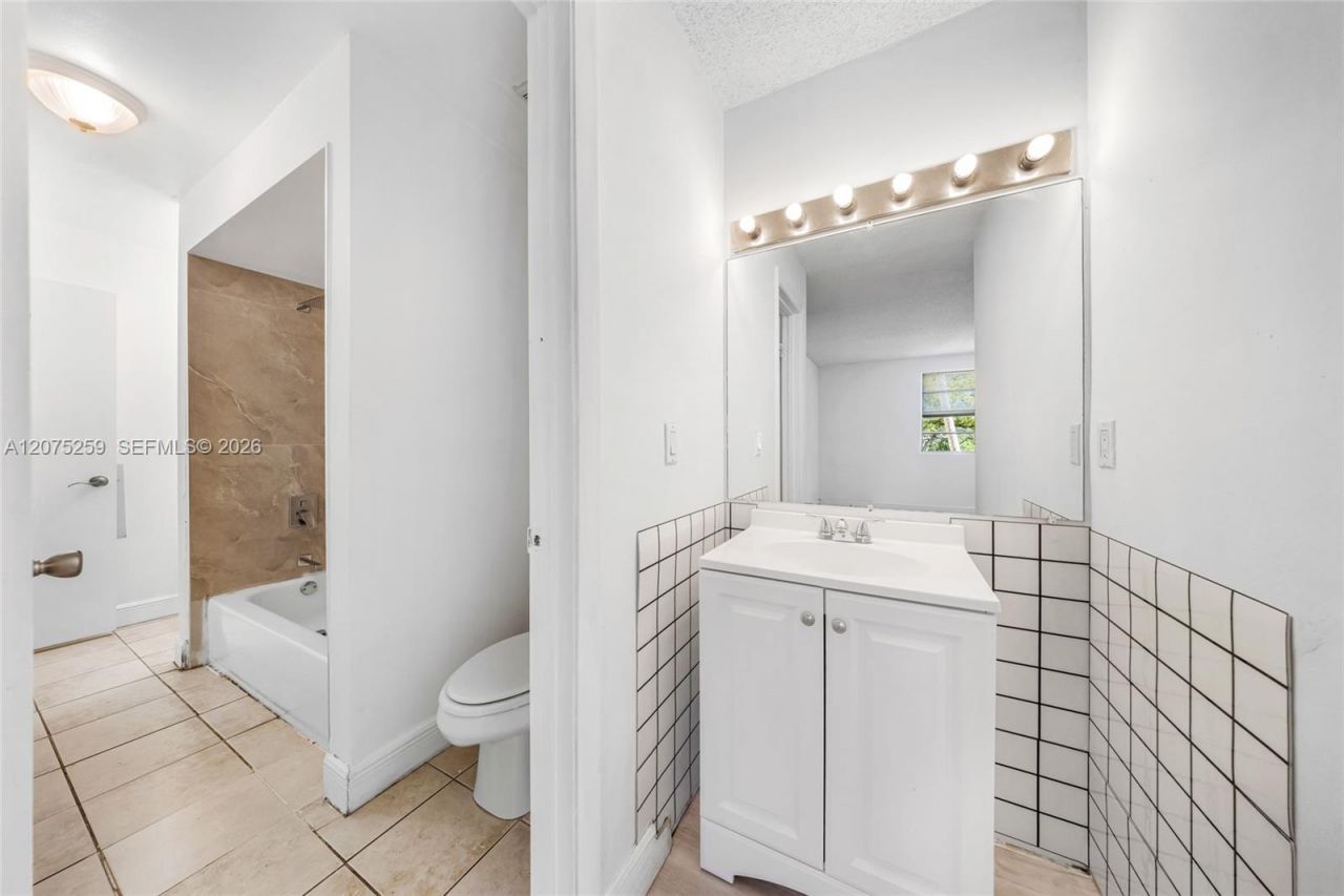 1237 SW 46th Ave , Unit 806, Pompano Beach, FL 33069 Photo
