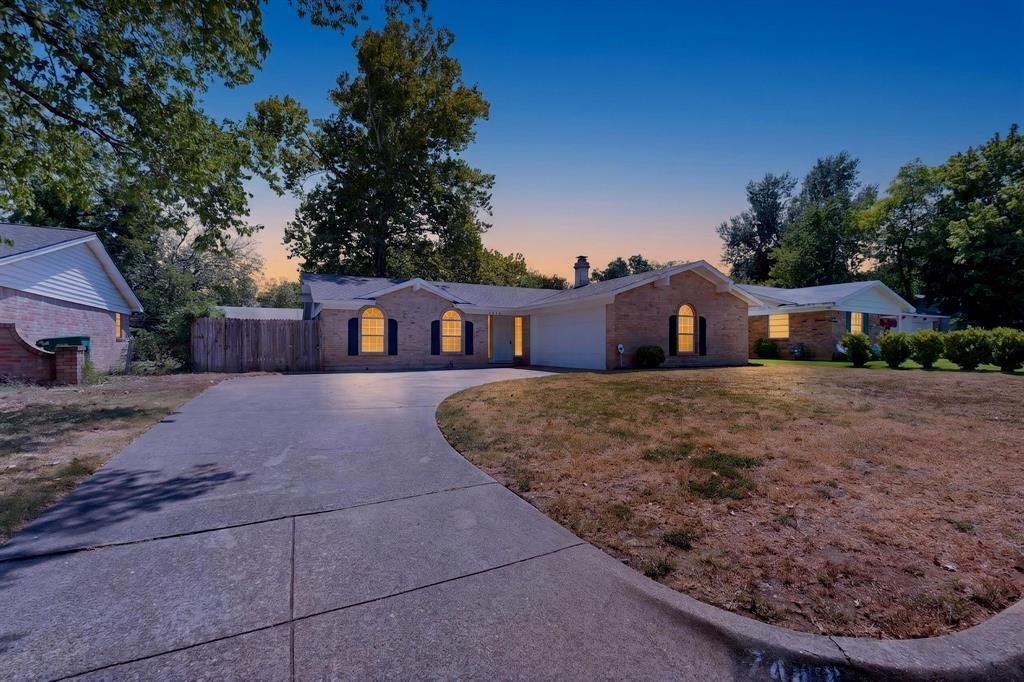 7448 Van Natta Lane, Fort Worth, TX 76112 Main Photo