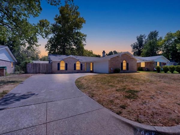 7448 Van Natta Lane, Fort Worth, TX 76112