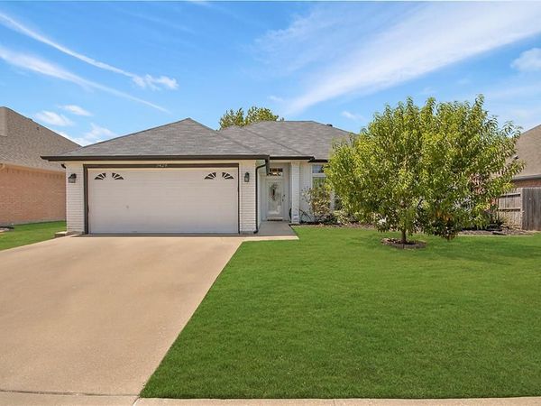 7429 Amber Drive, Watauga, TX 76148