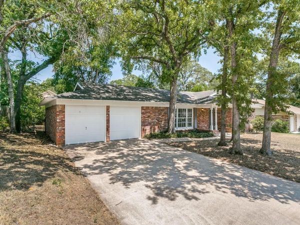 612 Forest Lane, Hurst, TX 76053