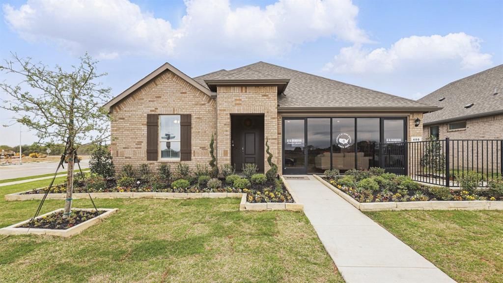 400 Sunday Silence Way, Granbury, TX 76049 Main Photo
