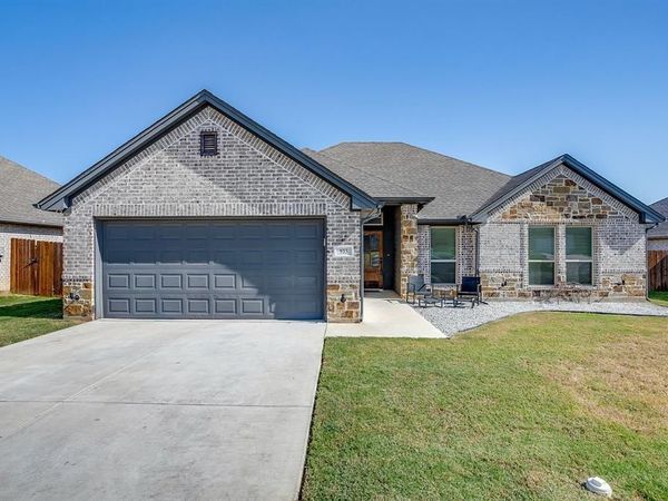 933 Avagail Avenue, Springtown, TX 76082