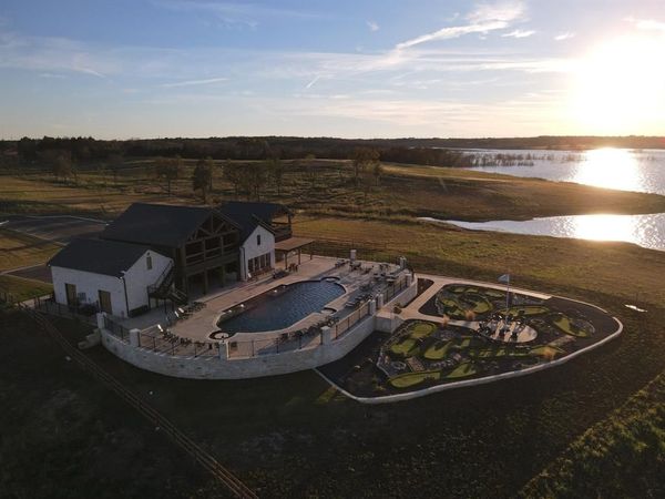 422 HARBORSIDE Terrace , Windom, TX 75492