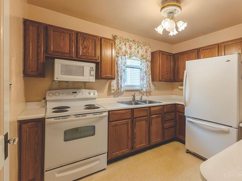 1935 Sterling Avenue, North College Hill, OH 45239 Photo 8