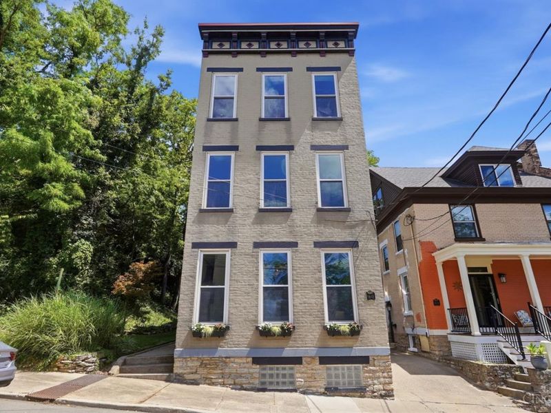 1810 Walker Street, Cincinnati, OH 45202 Photo 2