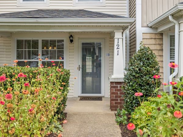 121 Shadow Glen Dr , Nashville, TN 37211