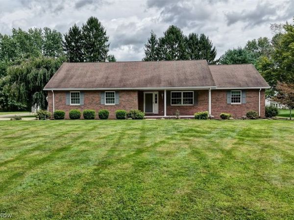 3446 South Avenue SE, New Philadelphia, OH 44663