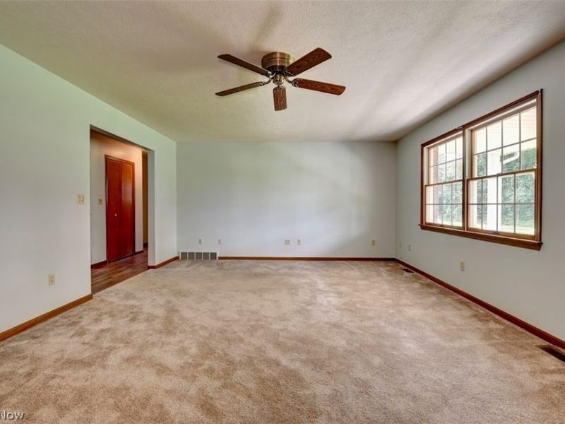 3446 South Avenue SE, New Philadelphia, OH 44663 Photo 4