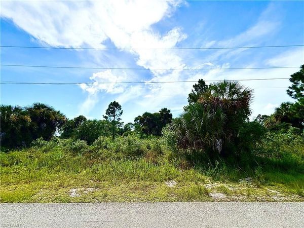 512 Herrin AVE, LEHIGH ACRES, FL 33974