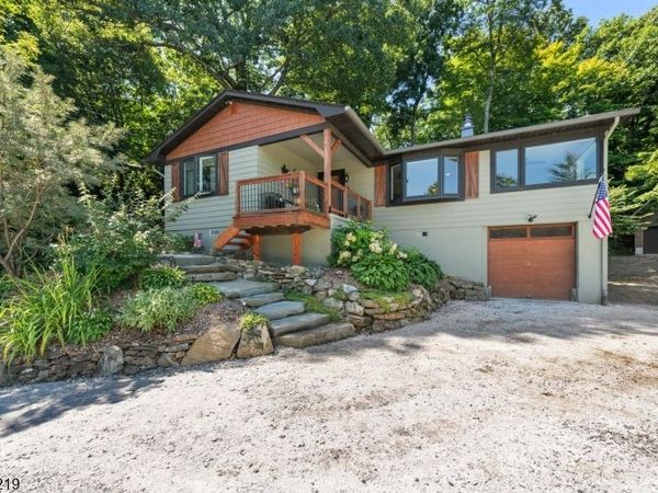 4 Glen Rd, Vernon, NJ 07422