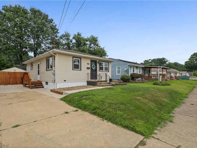 138 Thorlone Avenue , Akron, OH 44312 Photo 2